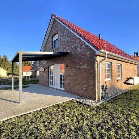 Holiday home Alleenhuus