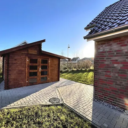 Holiday home Alleenhuus