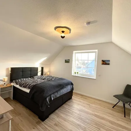 Holiday home Alleenhuus *