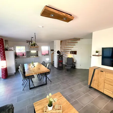 Holiday home Alleenhuus *